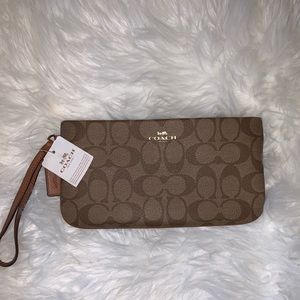 ✨BRAND NEW✨ Original Coach leather wristlet